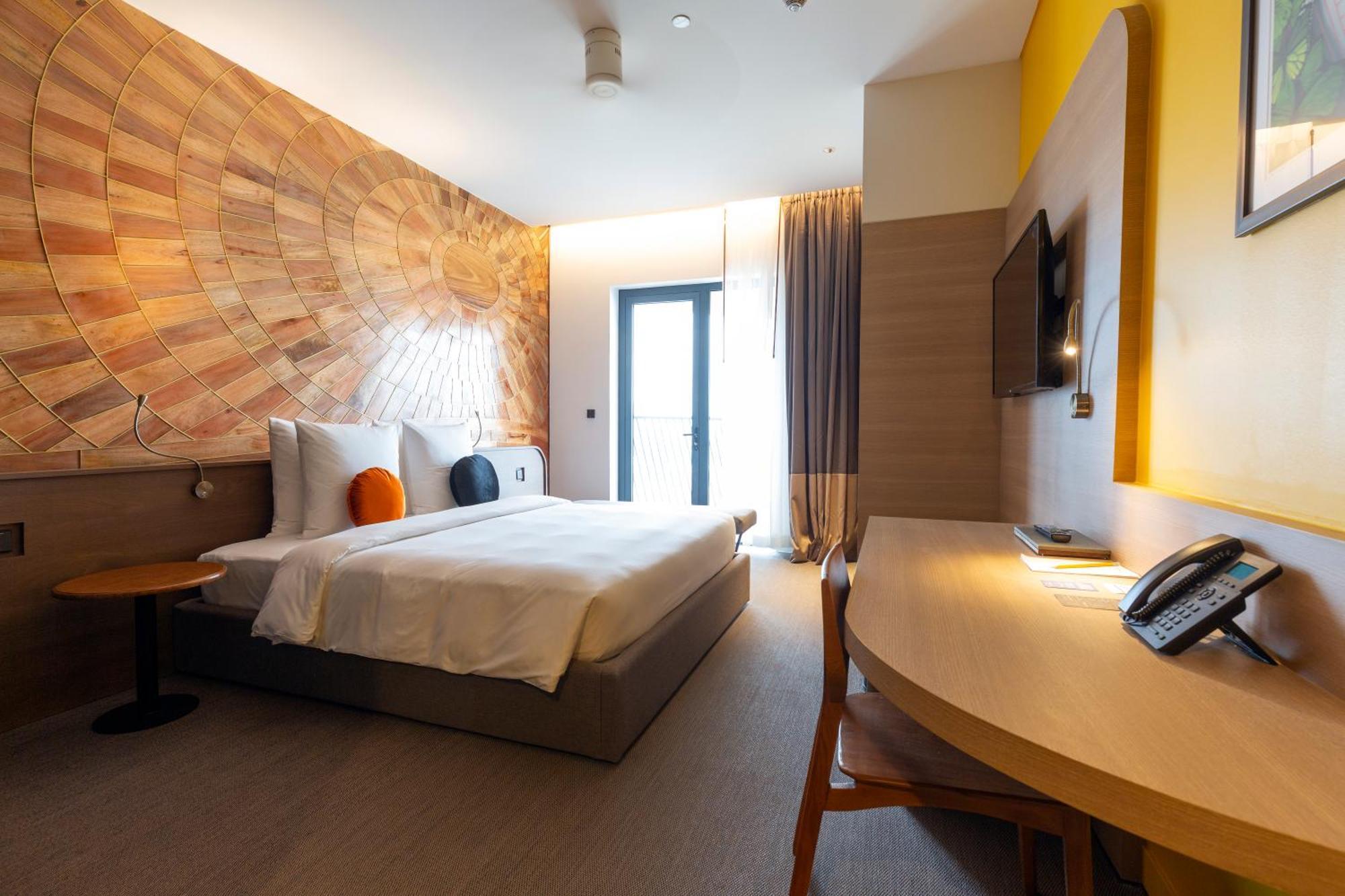 Sun & Moon, Riverside Hotel Phnom Penh Exterior foto